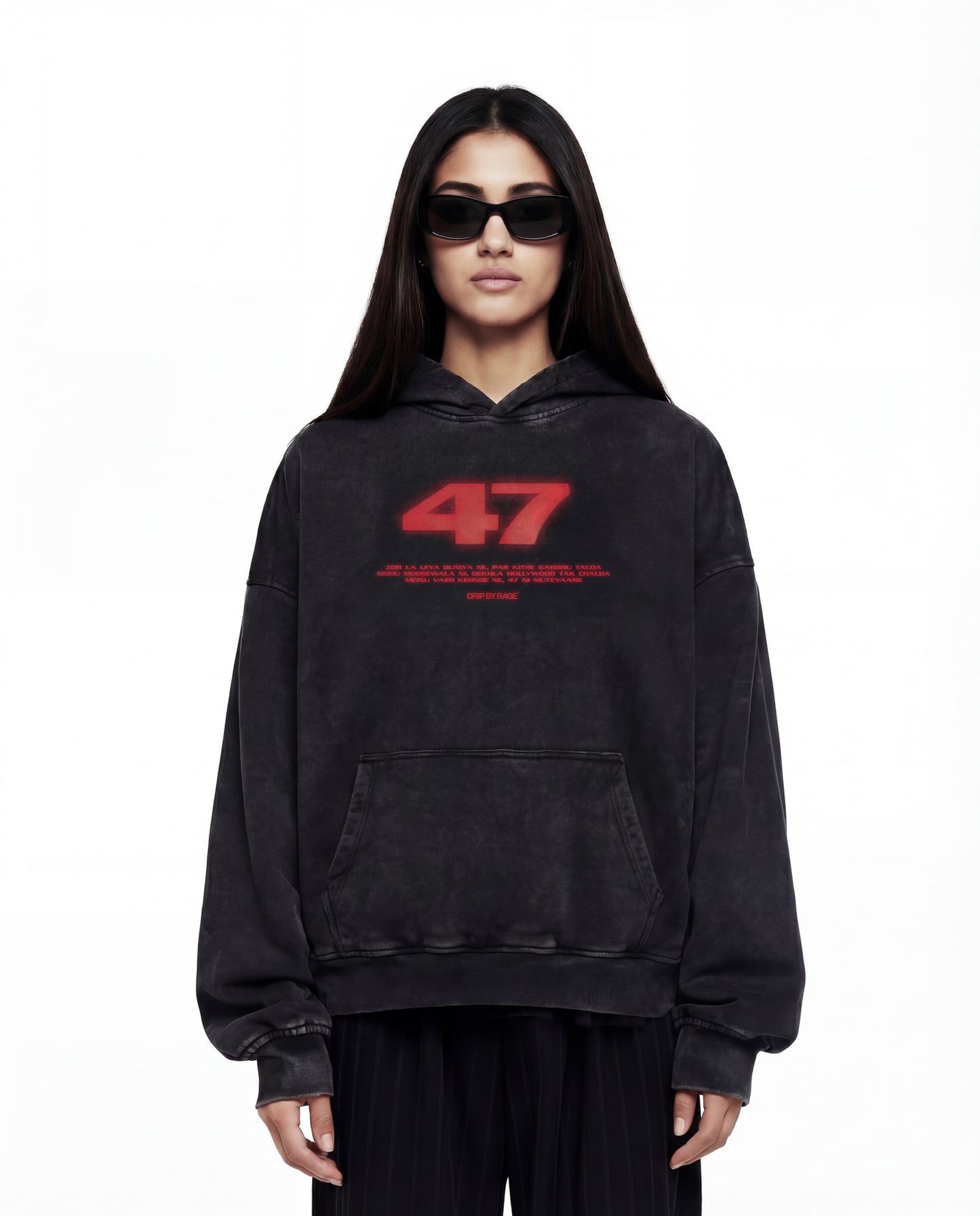 Sweat à capuche oversize délavé noir, édition rouge 47
