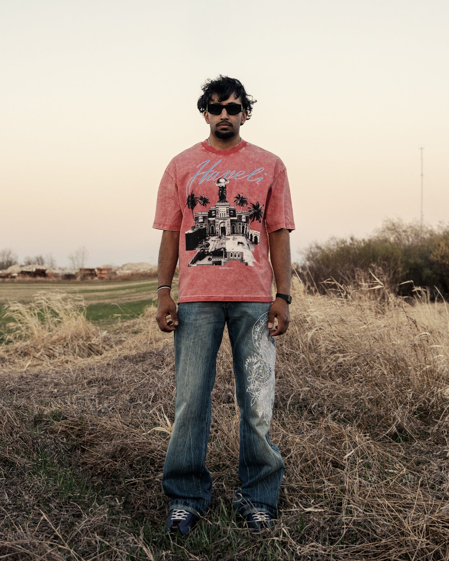 T-shirt surdimensionné et délavé « LE MONDE EST À VOUS »