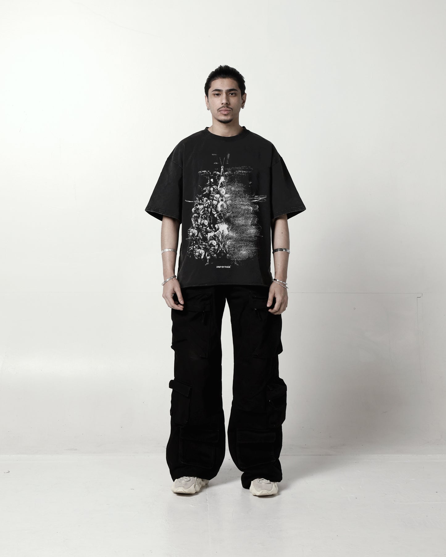 T-shirt délavé « La guerre périt »