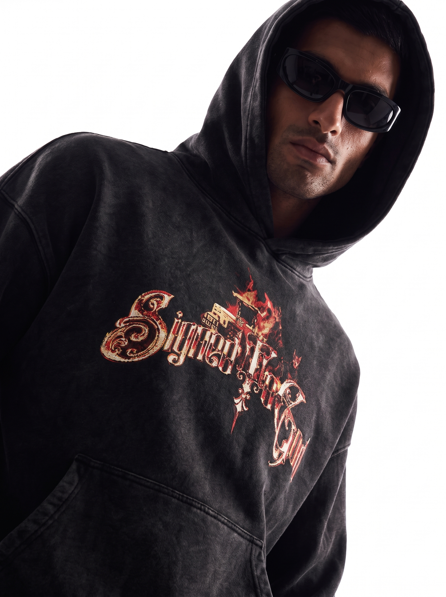 Sweat à capuche noir surdimensionné délavé, édition Flammes, signé à Dieu